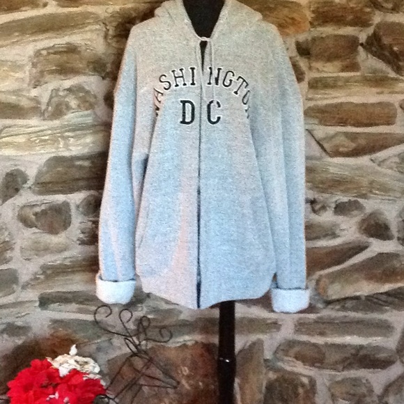 No politics, just a DC hoodie - Picture 1 of 5